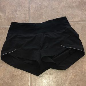 black lulu lemon shorts size 4